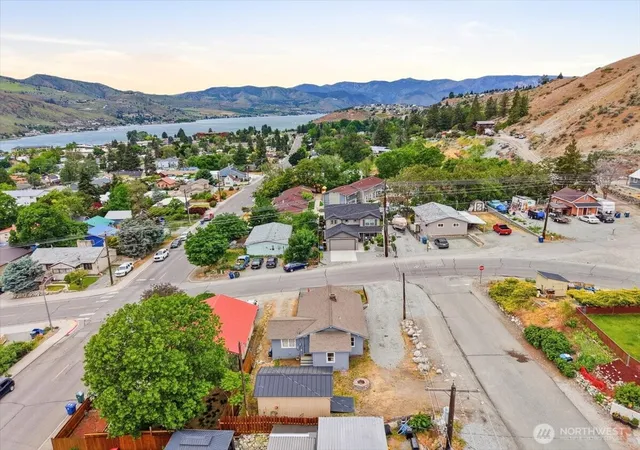 Photo 2 of Single family home for sale at 608 N Bradley St, Chelan, WA 98816 | MLS# NWM2526050 | Listing updated on 2026-09-21