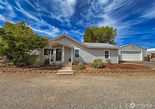 Single family home for sale at 111 Washington Pl, Electric City, WA 99123 | MLS# NWM2526054