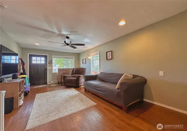 Photo 4 of Single family home for sale at 111 Washington Pl, Electric City, WA 99123 | MLS# NWM2526054 | Listing updated on 2026-09-29