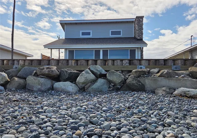 Photo 1 of Single family home for sale at 2629 W Beach Rd, Oak Harbor, WA 98277 | MLS# NWM2526145 | Listing updated on 2026-09-21