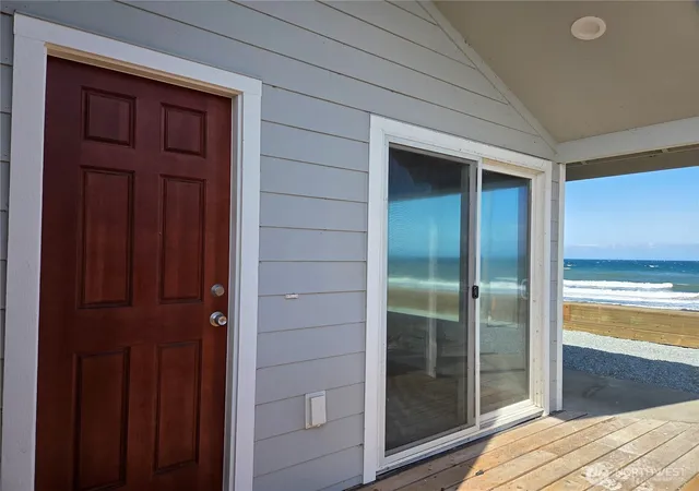 Photo 2 of Single family home for sale at 2629 W Beach Rd, Oak Harbor, WA 98277 | MLS# NWM2526145 | Listing updated on 2026-09-21