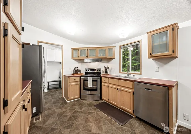 Photo 3 of Single family home for sale at 10 N Duckabush Dr W, Hoodsport, WA 98548 | MLS# NWM2526166 | Listing updated on 2026-09-21