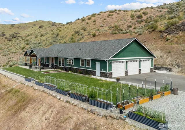 Photo 1 of Single family home for sale at 26 Corral Crk Dr, Orondo, WA 98843 | MLS# NWM2526205 | Listing updated on 2026-09-21