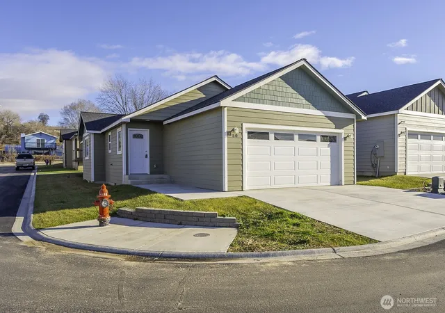 Photo 1 of Single family home for sale at 123 E 9th Avenue #50, Moses Lake, WA 98837 | MLS# NWM2526212 | Listing updated on 2026-10-15