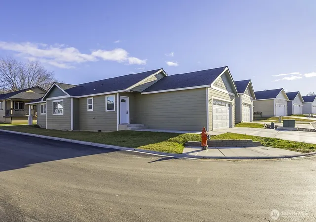 Photo 2 of Single family home for sale at 123 E 9th Avenue #50, Moses Lake, WA 98837 | MLS# NWM2526212 | Listing updated on 2026-10-15