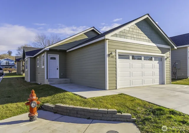 Photo 3 of Single family home for sale at 123 E 9th Avenue #50, Moses Lake, WA 98837 | MLS# NWM2526212 | Listing updated on 2026-10-15