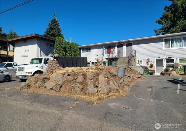 Photo 1 of Multi family home for sale at 912 Glennwood Ave Ne, Renton, WA 98056 | MLS# NWM2526238 | Listing updated on 2026-09-21