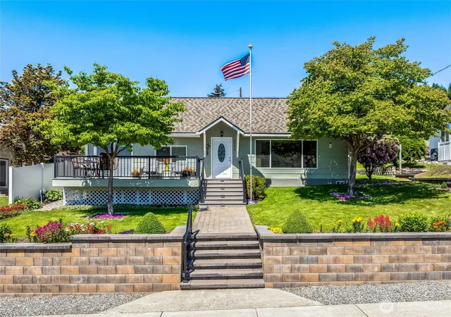 Photo 1 of Single family home for sale at 2548 Entiat Way, Entiat, WA 98822 | MLS# NWM2526285 | Listing updated on 2026-09-21