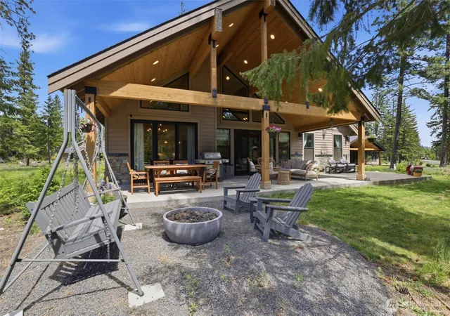 Photo 4 of Single family home for sale at 1131 Domerie Park Loop, Cle Elum, WA 98922 | MLS# NWM2526317 | Listing updated on 2026-09-21