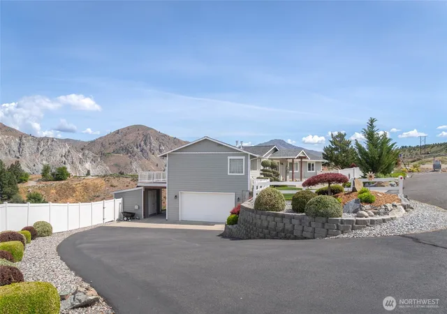 Photo 2 of Single family home for sale at 275 E Emerson Dr, Orondo, WA 98843 | MLS# NWM2526328 | Listing updated on 2026-09-21