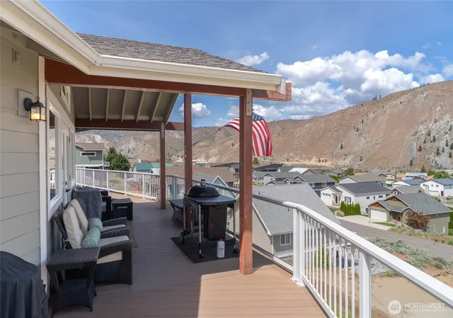 Photo 3 of Single family home for sale at 275 E Emerson Dr, Orondo, WA 98843 | MLS# NWM2526328 | Listing updated on 2026-09-21