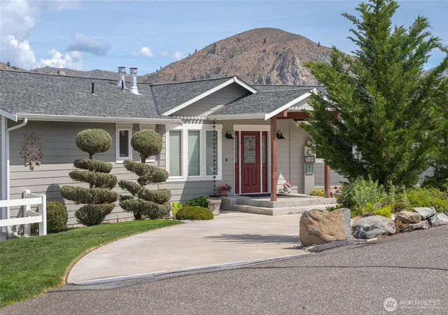 Photo 3 of Single family home for sale at 275 E Emerson Dr, Orondo, WA 98843 | MLS# NWM2526328 | Listing updated on 2026-09-21