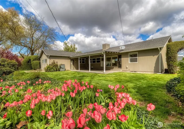 Photo 2 of Single family home for sale at 776 Wauna Vista Dr, Walla Walla, WA 99362 | MLS# NWM2526361 | Listing updated on 2026-09-23