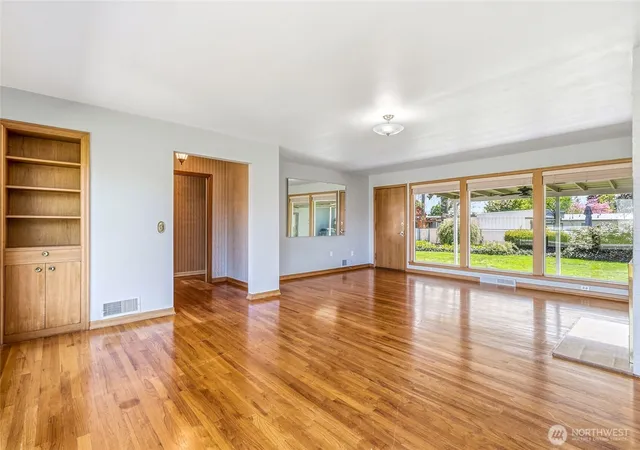 Photo 3 of Single family home for sale at 776 Wauna Vista Dr, Walla Walla, WA 99362 | MLS# NWM2526361 | Listing updated on 2026-09-23