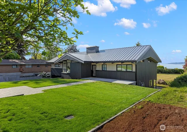 Photo 3 of Single family home for sale at 29811 Marine View Dr Sw, Federal Way, WA 98023 | MLS# NWM2526379 | Listing updated on 2026-10-01