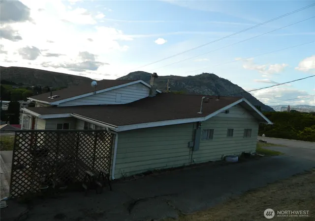 Photo 3 of Single family home for sale at 110 1st Street E, Tonasket, WA 98855 | MLS# NWM2526397 | Listing updated on 2026-09-21