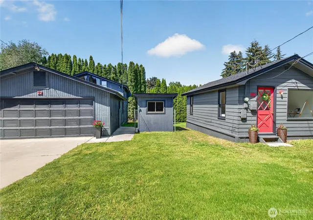 Photo 2 of Sale Pending at 92 S Stark Ave, East Wenatchee, WA 98802 | MLS# NWM2526403 | Listing updated on 2026-09-25
