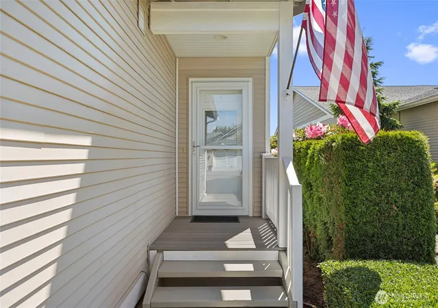 Photo 3 of Condo for sale at 1190 Decatur Cir, Burlington, WA 98233 | MLS# NWM2526434 | Listing updated on 2026-09-21