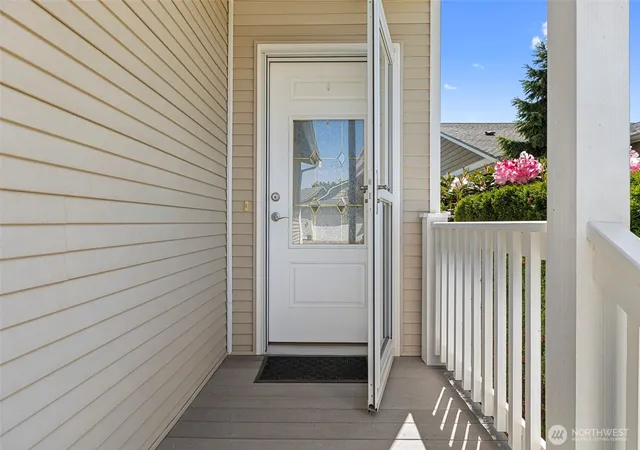 Photo 4 of Condo for sale at 1190 Decatur Cir, Burlington, WA 98233 | MLS# NWM2526434 | Listing updated on 2026-09-21