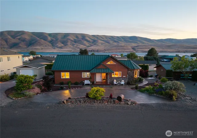 Photo 3 of Single family home for sale at 418 Summer Pl SW, Mattawa, WA 99349 | MLS# NWM2526450 | Listing updated on 2026-09-21