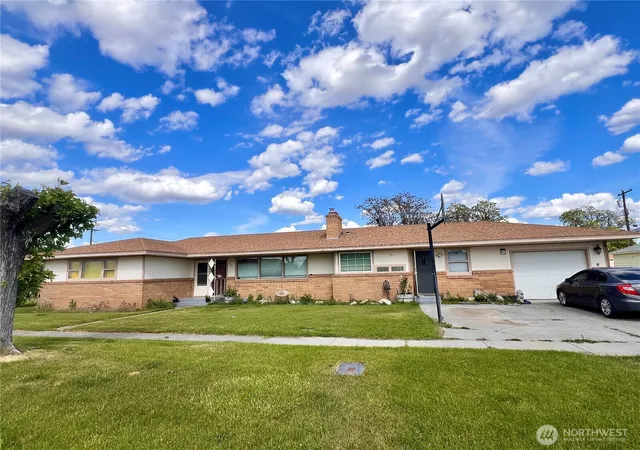 Photo 3 of Single family home for sale at 426 S Almira Ave, Connell, WA 99326 | MLS# NWM2526459 | Listing updated on 2026-09-21