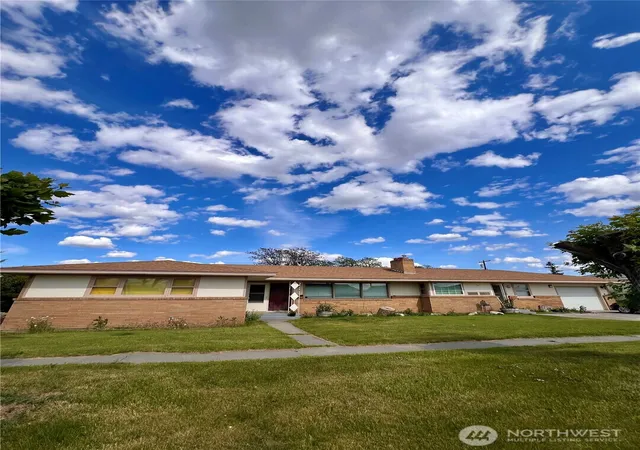 Photo 3 of Single family home for sale at 426 S Almira Ave, Connell, WA 99326 | MLS# NWM2526459 | Listing updated on 2026-09-21