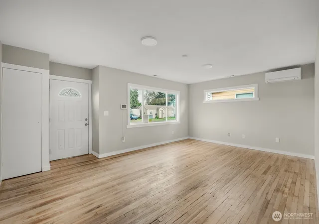 Photo 3 of Single family home for sale at 1001 S 6th Avenue, Kelso, WA 98626 | MLS# NWM2526507 | Listing updated on 2026-09-26