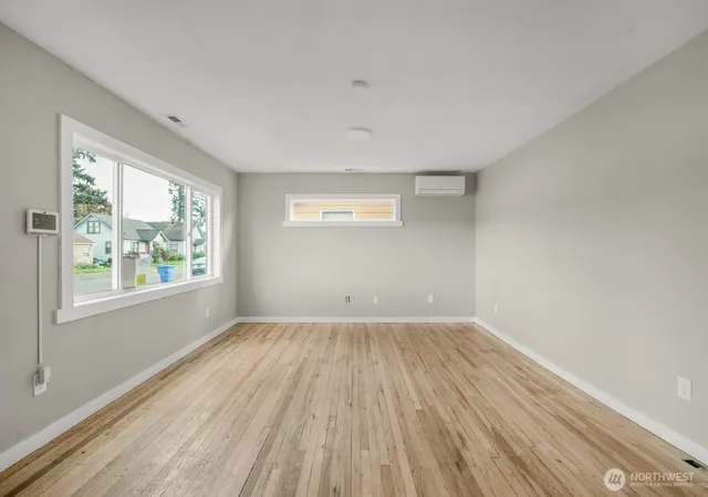 Photo 4 of Single family home for sale at 1001 S 6th Avenue, Kelso, WA 98626 | MLS# NWM2526507 | Listing updated on 2026-09-26