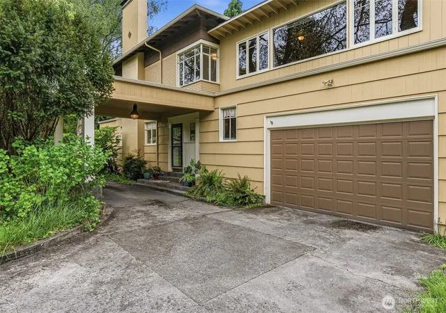 Photo 2 of Single family home for sale at 2655 Pacific Way, Longview, WA 98632 | MLS# NWM2526635 | Listing updated on 2026-09-21