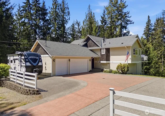Photo 3 of Single family home for sale at 19310 95th Avenue Ne, Arlington, WA 98223 | MLS# NWM2526738 | Listing updated on 2026-09-24