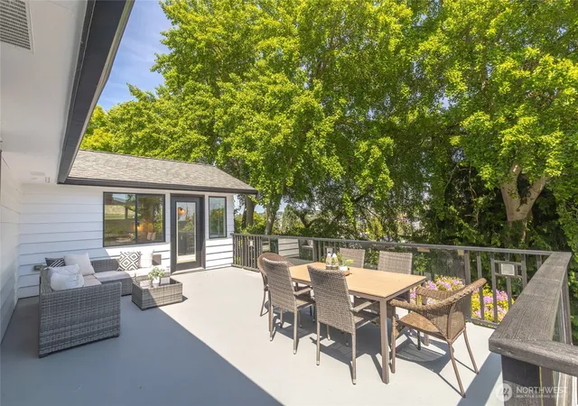 Photo 4 of Single family home for sale at 2830 23rd Avenue W, Seattle, WA 98199 | MLS# NWM2526768 | Listing updated on 2026-09-28