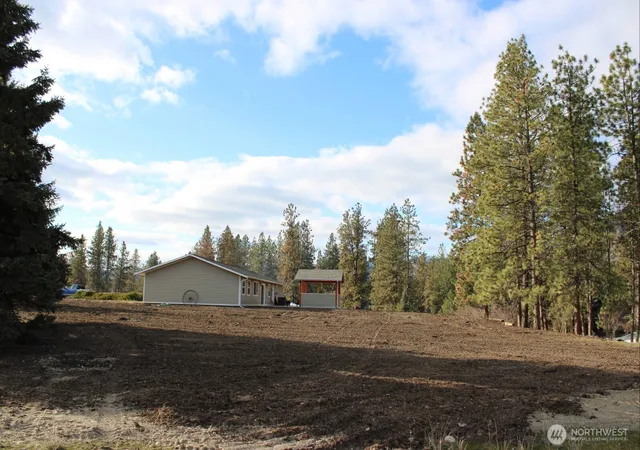 Photo 3 of Single family home for sale at 2 Oakes Dr, Tonasket, WA 98855 | MLS# NWM2526815 | Listing updated on 2026-09-21