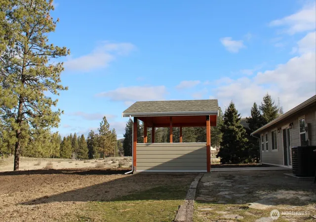 Photo 4 of Single family home for sale at 2 Oakes Dr, Tonasket, WA 98855 | MLS# NWM2526815 | Listing updated on 2026-09-21