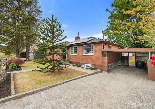 Photo 4 of Single family home for sale at 5517 N 47th Street, Tacoma, WA 98407 | MLS# NWM2526835 | Listing updated on 2026-09-29