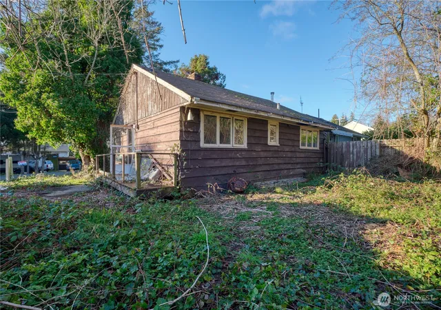 Photo 2 of Sale Pending at 634 S Beach Rd, Point Roberts, WA 98281 | MLS# NWM2526838 | Listing updated on 2026-09-25
