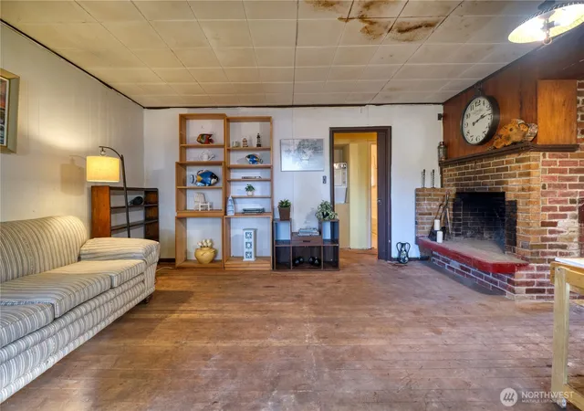 Photo 3 of Sale Pending at 634 S Beach Rd, Point Roberts, WA 98281 | MLS# NWM2526838 | Listing updated on 2026-09-25