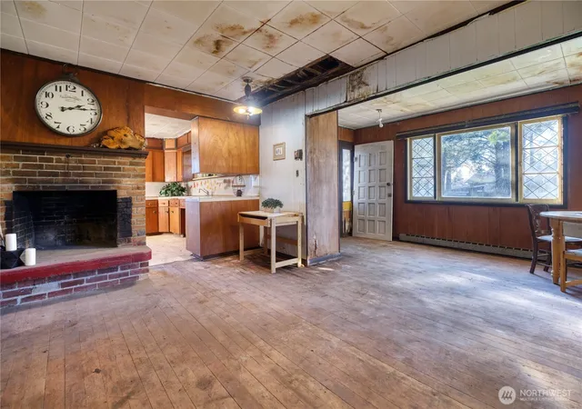 Photo 3 of Sale Pending at 634 S Beach Rd, Point Roberts, WA 98281 | MLS# NWM2526838 | Listing updated on 2026-09-25
