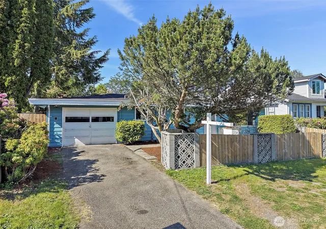 Photo 3 of Single family home for sale at 1410 Sw 149th Street, Burien, WA 98166 | MLS# NWM2526905 | Listing updated on 2026-09-28
