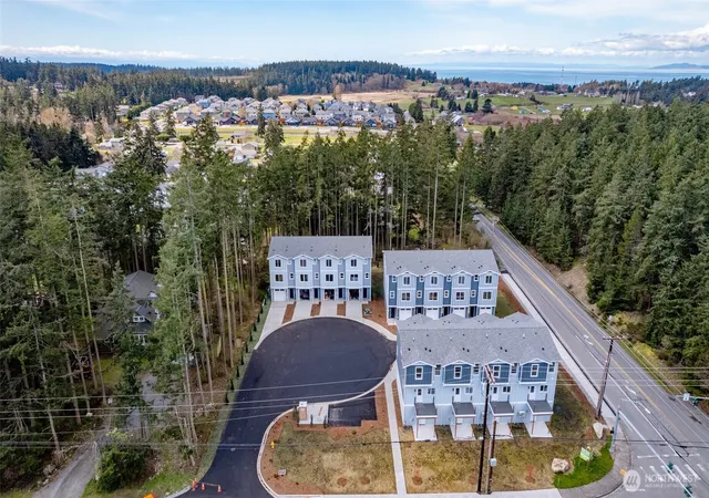 Photo 2 of Townhouse for sale at 945 Nw Heller St #C3, Oak Harbor, WA 98277 | MLS# NWM2526916 | Listing updated on 2026-09-29