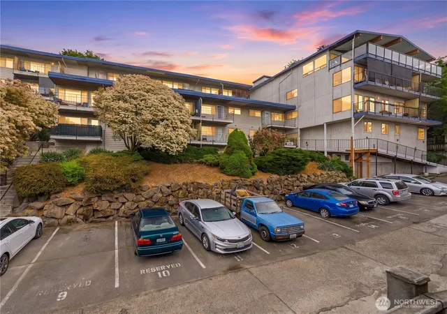Photo 4 of Sale Pending at 2629 2633 14th Avenue W, Seattle, WA 98119 | MLS# NWM2526962 | Listing updated on 2026-09-25