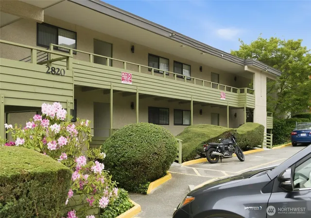 Photo 2 of Sale Pending at 2820 15th Avenue W, Seattle, WA 98119 | MLS# NWM2527028 | Listing updated on 2026-09-25