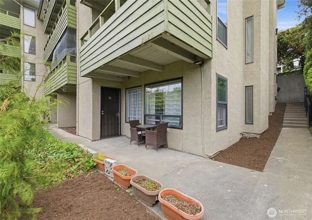 Photo 3 of Sale Pending at 2820 15th Avenue W, Seattle, WA 98119 | MLS# NWM2527028 | Listing updated on 2026-09-25