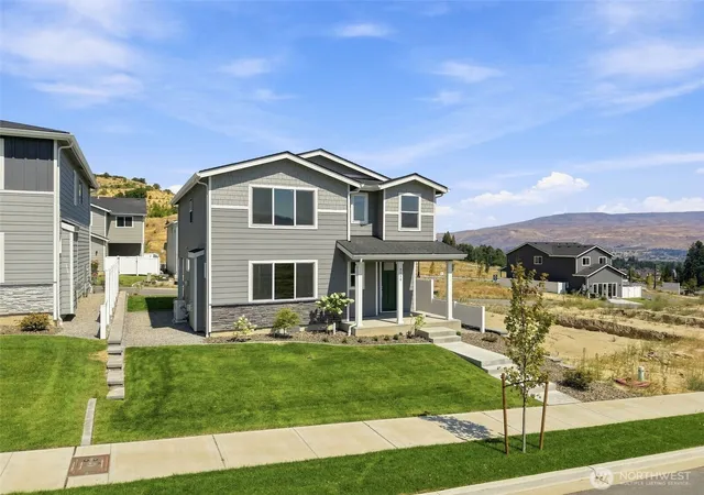 Photo 2 of Single family home for sale at 2114 Plumridge Ct, Wenatchee, WA 98801 | MLS# NWM2527061 | Listing updated on 2026-10-08