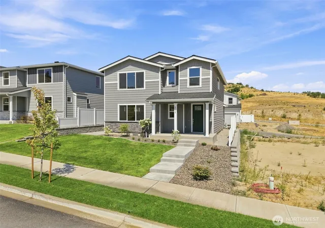 Photo 3 of Single family home for sale at 2114 Plumridge Ct, Wenatchee, WA 98801 | MLS# NWM2527061 | Listing updated on 2026-10-08