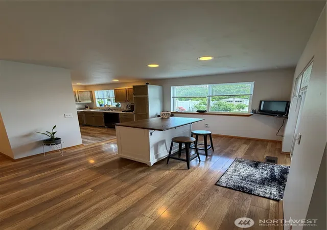 Photo 4 of House for sale at 22615 W 44th Avenue, Mountlake Terrace, WA 98043 | MLS# NWM2527080 | Listing updated on 2026-08-20