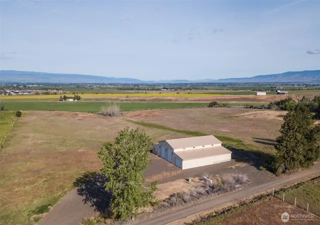 Photo 3 of Single family home for sale at 11335 Vantage Hwy, Ellensburg, WA 98926 | MLS# NWM2527083 | Listing updated on 2026-09-21
