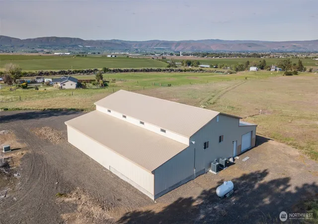 Photo 4 of Single family home for sale at 11335 Vantage Hwy, Ellensburg, WA 98926 | MLS# NWM2527083 | Listing updated on 2026-09-21