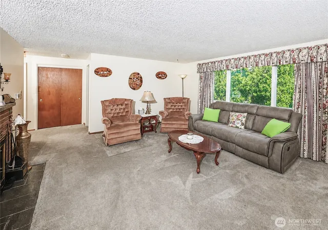 Photo 4 of Sale Pending at 25033 20th Avenue S, Des Moines, WA 98198 | MLS# NWM2527091 | Listing updated on 2026-07-31