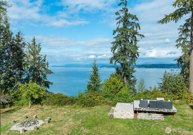 Photo 2 of Single family home for sale at 2681 S E Camano Dr, Camano Island, WA 98282 | MLS# NWM2527101 | Listing updated on 2026-09-21