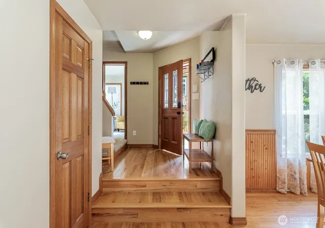 Photo 4 of Single family home for sale at 2681 S E Camano Dr, Camano Island, WA 98282 | MLS# NWM2527101 | Listing updated on 2026-09-21